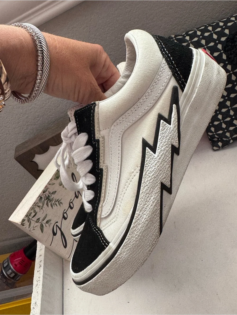 VANS 5 lightning bolt black & white